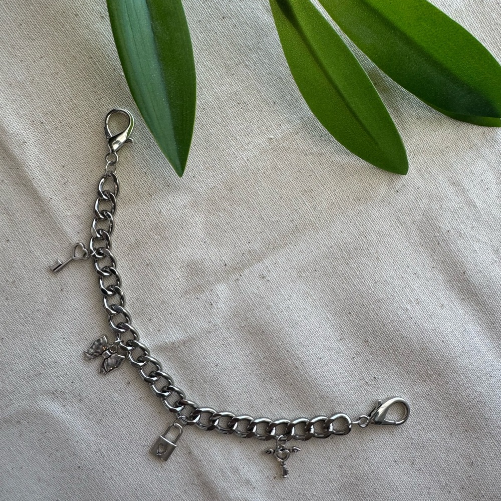 Handmade Silver Tone Purse Charm 🫶🏻🔒🗝️🎀